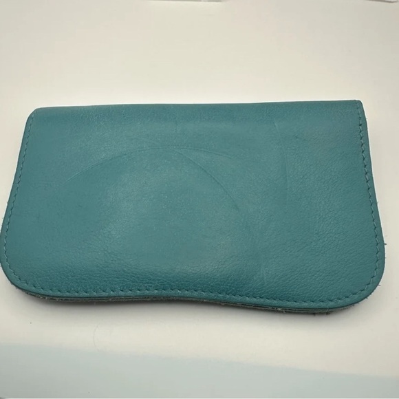 Leather Keecie wallet with a silkscreen of a cat chasing a bird on the inside - Picture 15 of 16